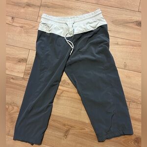 Lululemon capris 🍋 size 4